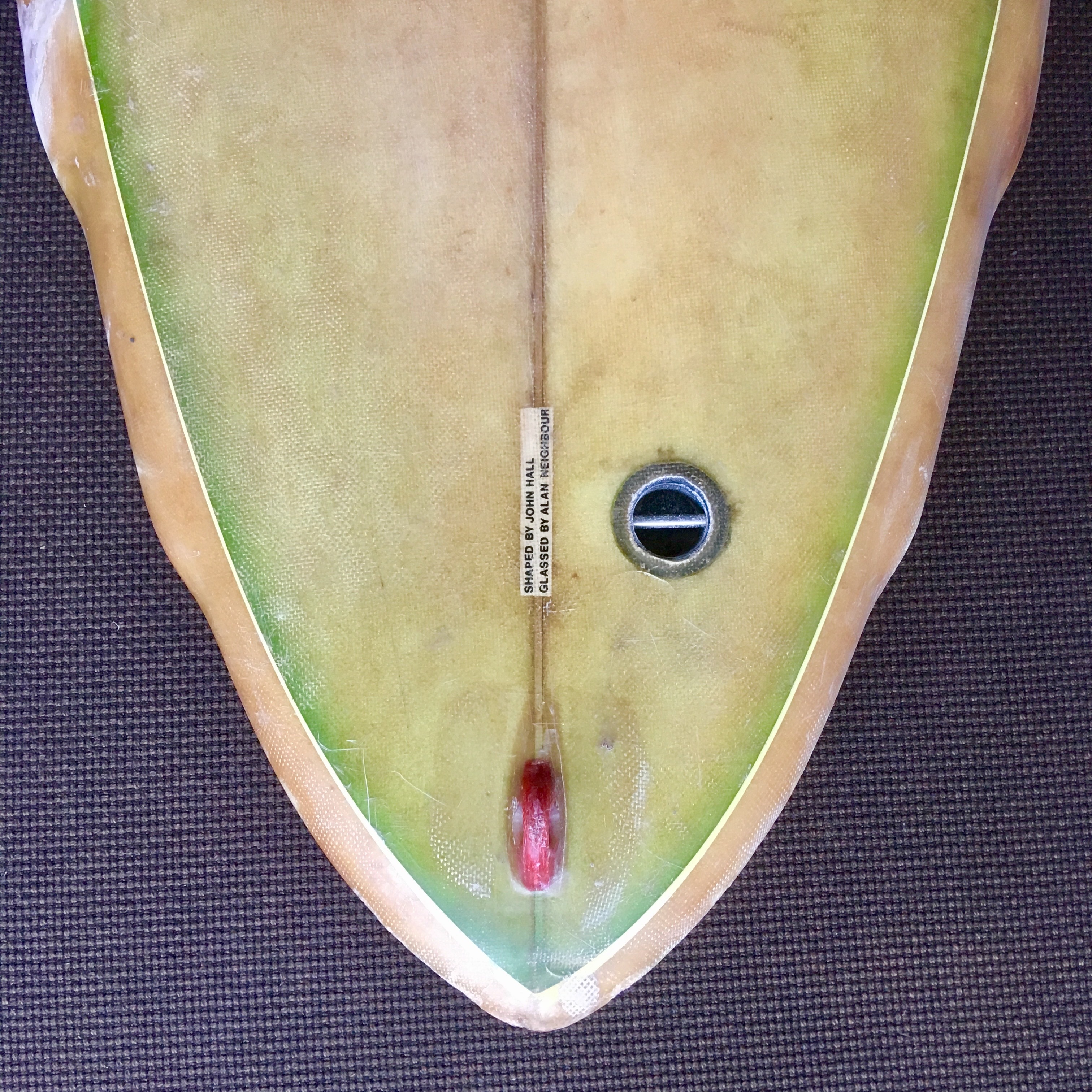 Vintage-Surfboard-Tail-V
